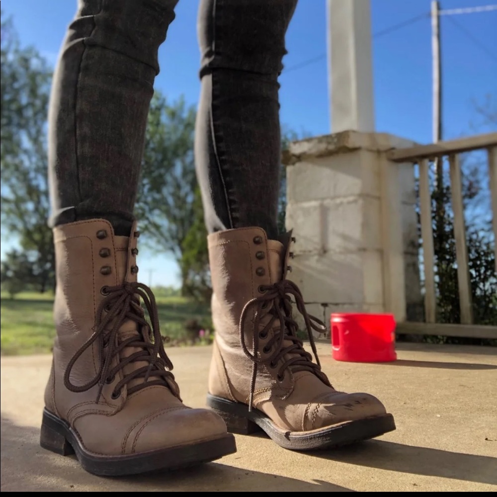 Wood slat Steve Madden leather combat boots